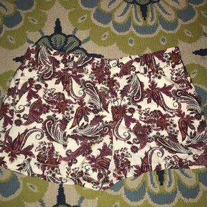 Paisley mid rise shorts